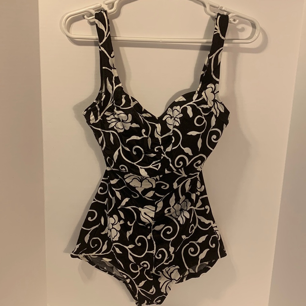 La Playa black and white one piece swimsuit.